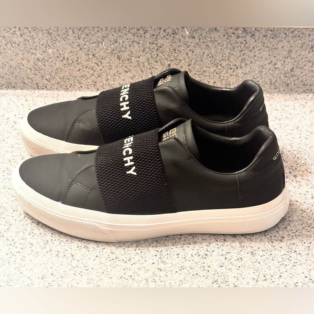 Givenchy: Black Urban Street Sneakers